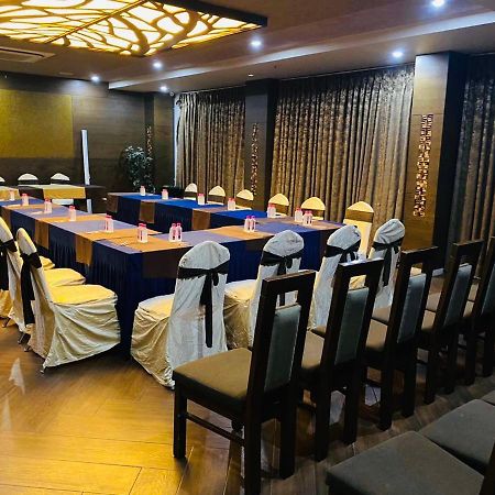 Tgv Hotel Ahmedabad Eksteriør bilde