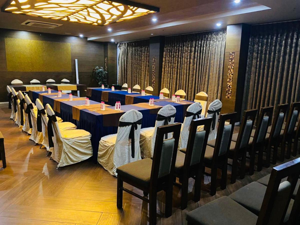 Tgv Hotel Ahmedabad Eksteriør bilde