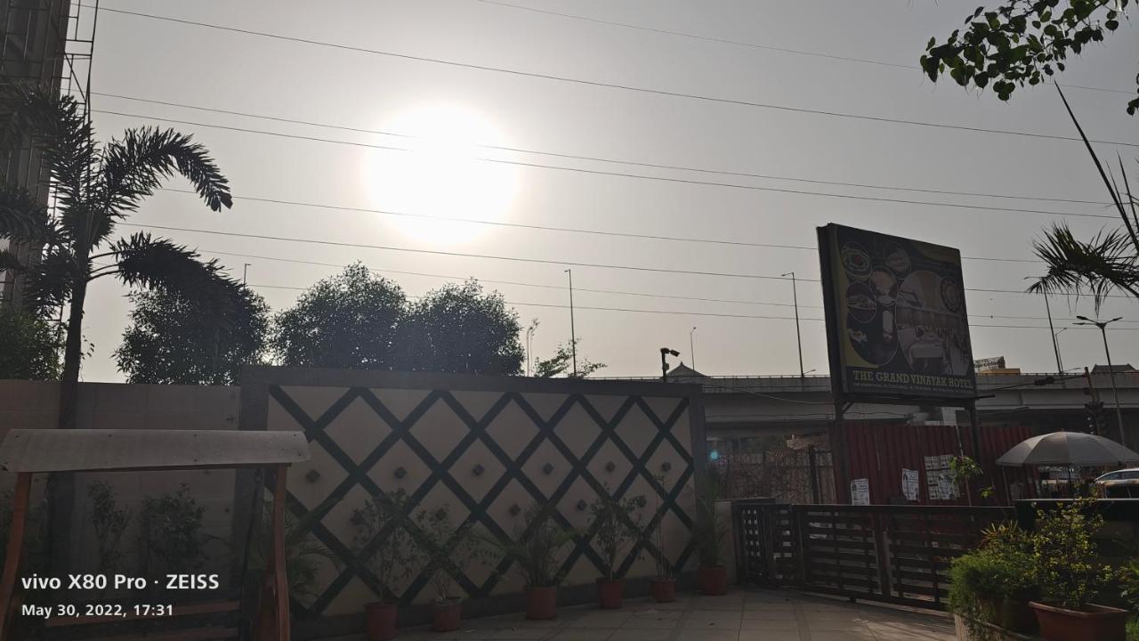 Tgv Hotel Ahmedabad Eksteriør bilde