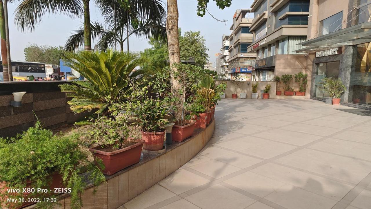 Tgv Hotel Ahmedabad Eksteriør bilde