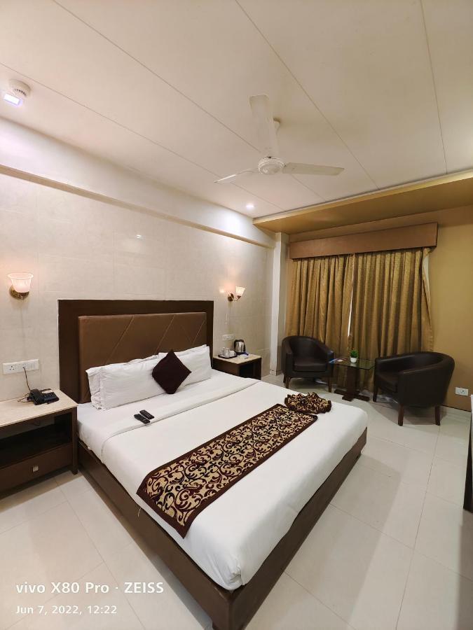 Tgv Hotel Ahmedabad Eksteriør bilde