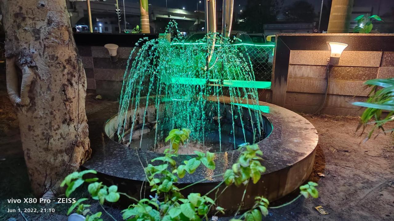 Tgv Hotel Ahmedabad Eksteriør bilde