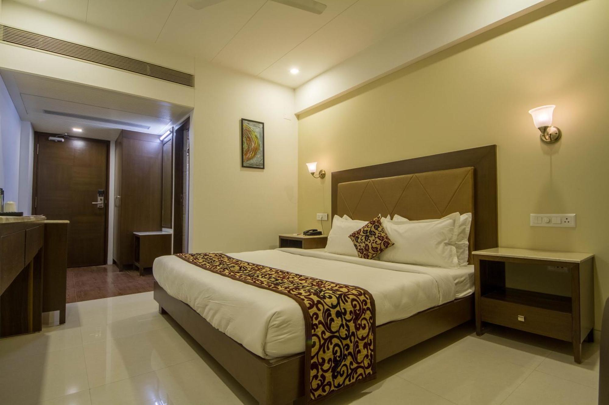 Tgv Hotel Ahmedabad Eksteriør bilde